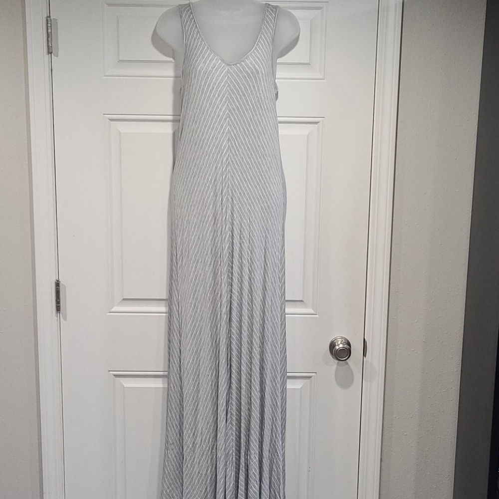 MAXI DRESS: Striped bodycon maxi dress vneck